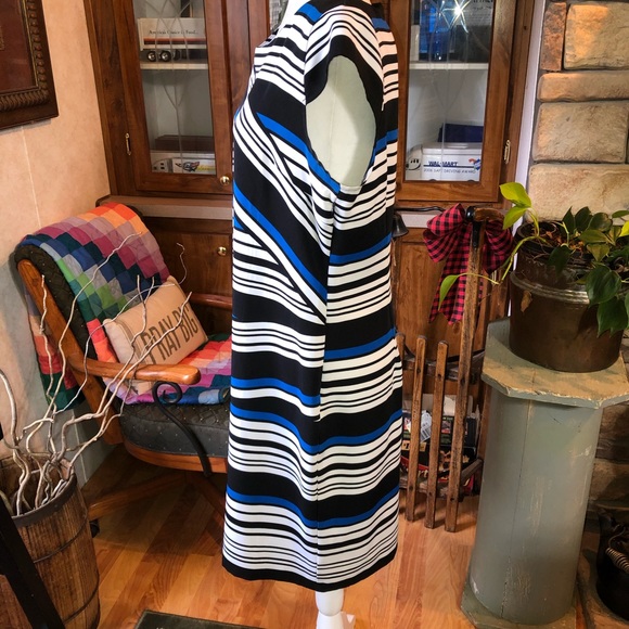 ILE NEW YORK SIZE 12 WHITE BLUE AND BLACK CAP SLEEVE DRESS - Picture 4 of 4